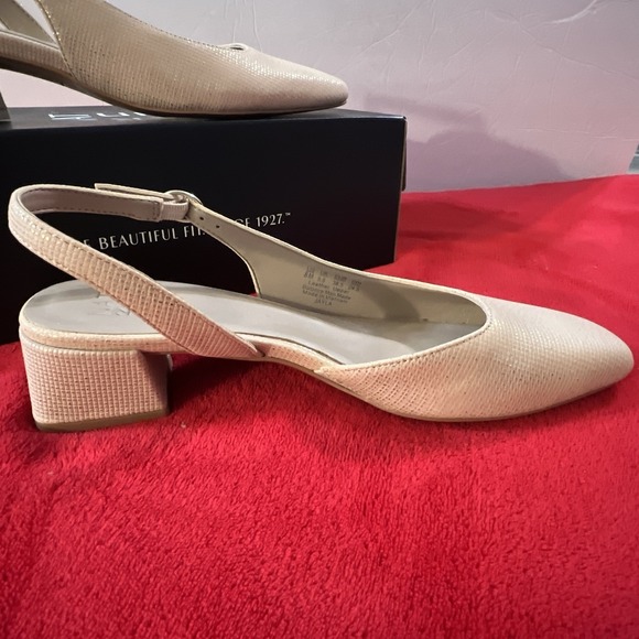 Naturalizer Jayla Comfort Slingback Pumps Sandals Shoes And Women's Sz 8 Sand - Picture 12 of 16